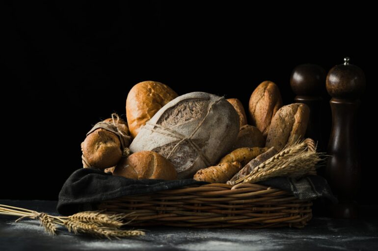 Il pane al supermercato, se precotto o congelato va pre-confezionato